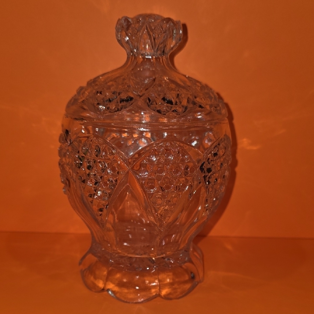 (J30)  Elegant Clear Glass Candy/storage Jar